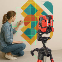 Handwerker nutzt CONDTROL Progressor 1 für präzise Laserprojektion an der Decke – perfektes Tool für Spot-Installationen