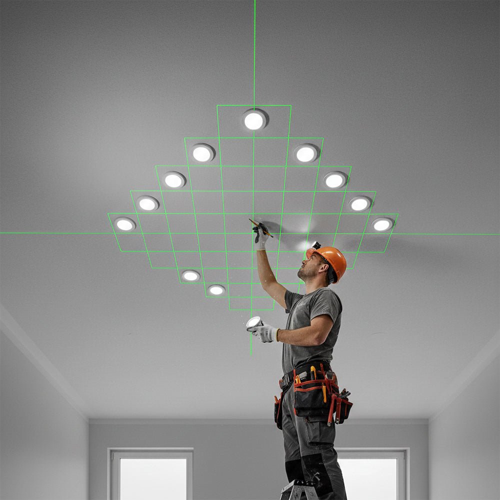 Handwerker nutzt CONDTROL Progressor 1 für präzise Laserprojektion an der Decke – perfektes Tool für Spot-Installationen