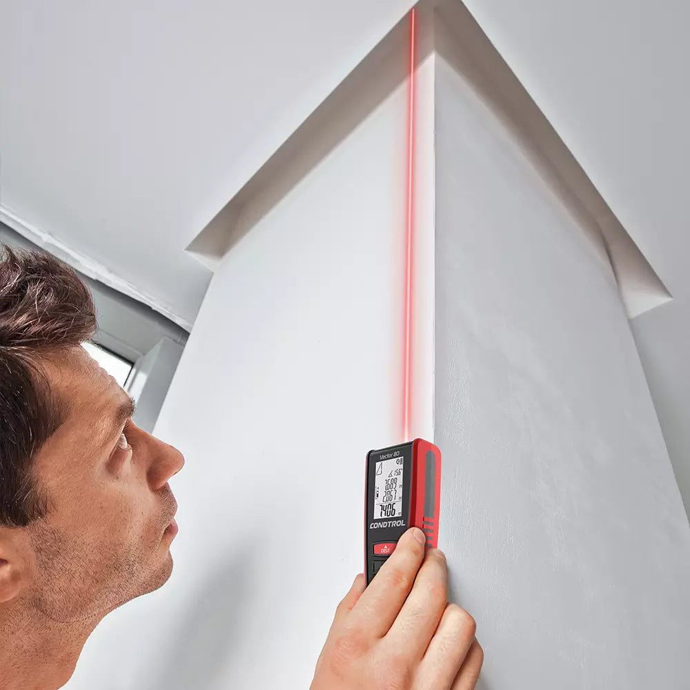CONDTROL Vector 80 Laserentfernungsmesser bei der Außenmessung, robust und wetterfest für präzise Ergebnisse